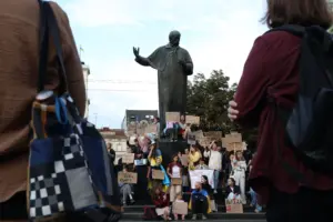 Protesters demand Mykhailo Fedorov is reinstated as defense minister in Lviv. Photo: Solomia Stanovych