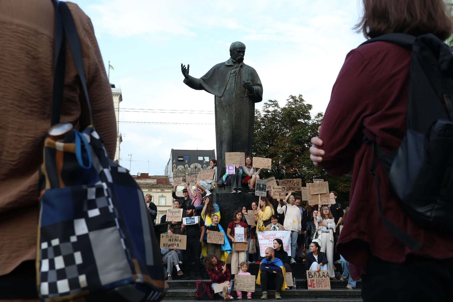 Protesters demand Mykhailo Fedorov is reinstated as defense minister in Lviv. Photo: Solomia Stanovych