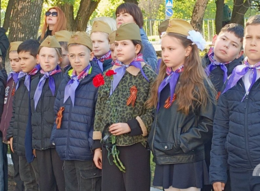 School students in occupied Luhansk.