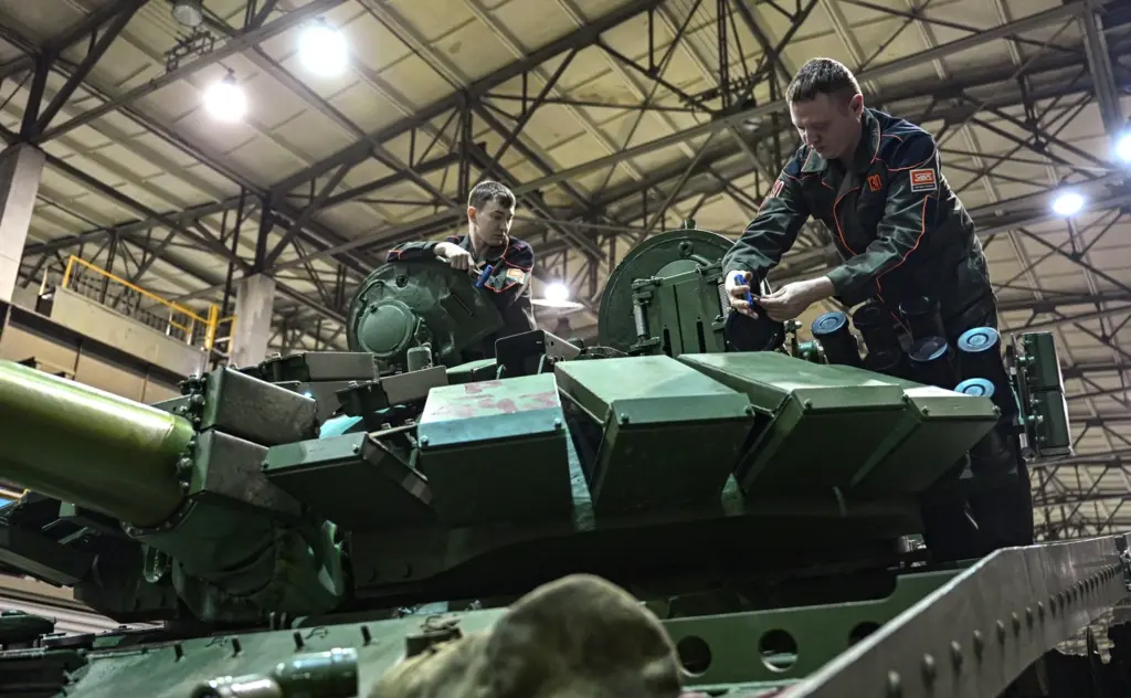 Workers assemble a T-72B3-series tank at Uralvagonzavod in Nizhny Tagil, part of Russia’s state-owned Rostec defense conglomerate, on 15 February 2024. Credit: Ramil Sitdikov/RIA Novosti via Kremlin.ru