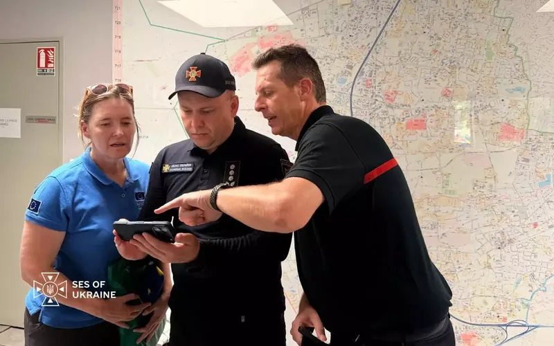 A trilateral working meeting involving Ukrainian SES, SDIS 33, and ERCC representatives took place as part of the wildfire response mission in France. Photo: SES