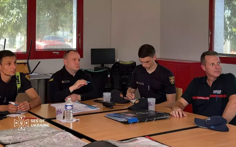 A trilateral working meeting involving Ukrainian SES, SDIS 33, and ERCC representatives took place as part of the wildfire response mission in France. Photo: SES