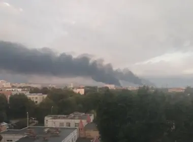 Thick black smoke rises over Novokuybyshevsk following a reported Ukrainian strike on the city’s oil refinery on 22 August 2026.