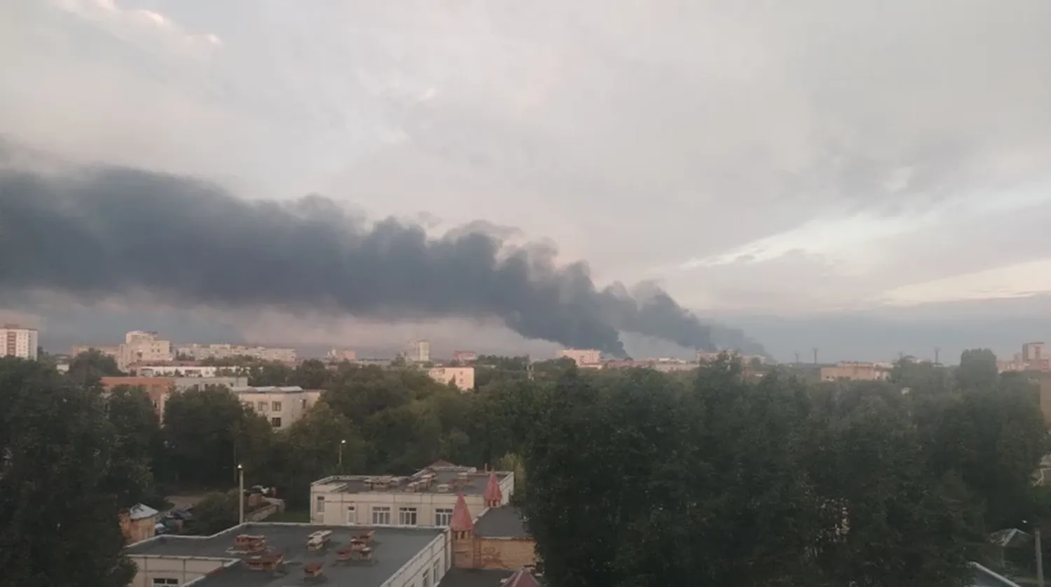 Thick black smoke rises over Novokuybyshevsk following a reported Ukrainian strike on the city’s oil refinery on 22 August 2026.