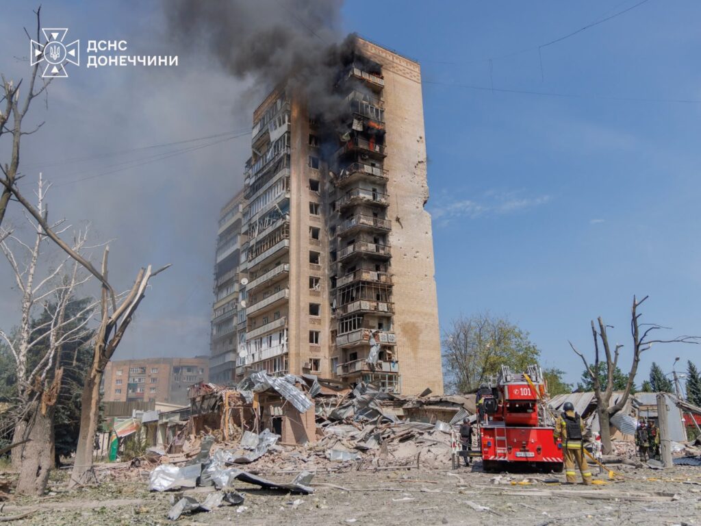 Emergency workers responding to the aftermath of a Russian airstrike on a residential building in Kramatorsk, Donetsk Oblast, Ukraine, on 4 August 2026. Photo: Ukraine's State Emergency Service