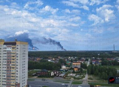 The ZapSibNeftekhim complex in Tobolsk, Tyumen Oblast, is burning. Source: Supernova