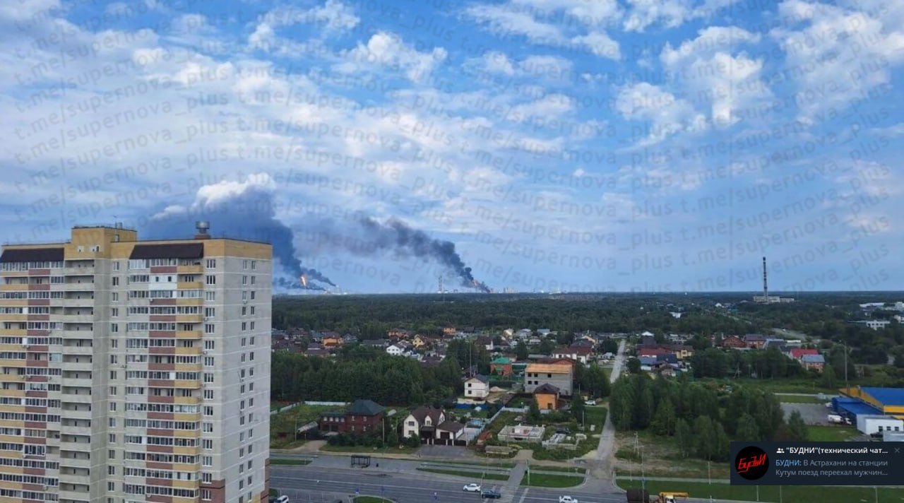 The ZapSibNeftekhim complex in Tobolsk, Tyumen Oblast, is burning. Source: Supernova