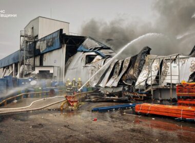 Ukrainian firefighters respond to a blaze at warehouses hit by a Russian drone strike in Kyiv Oblast’s Brovary district, 18 August 2026. Photo: Ukraine's State Emergency Service