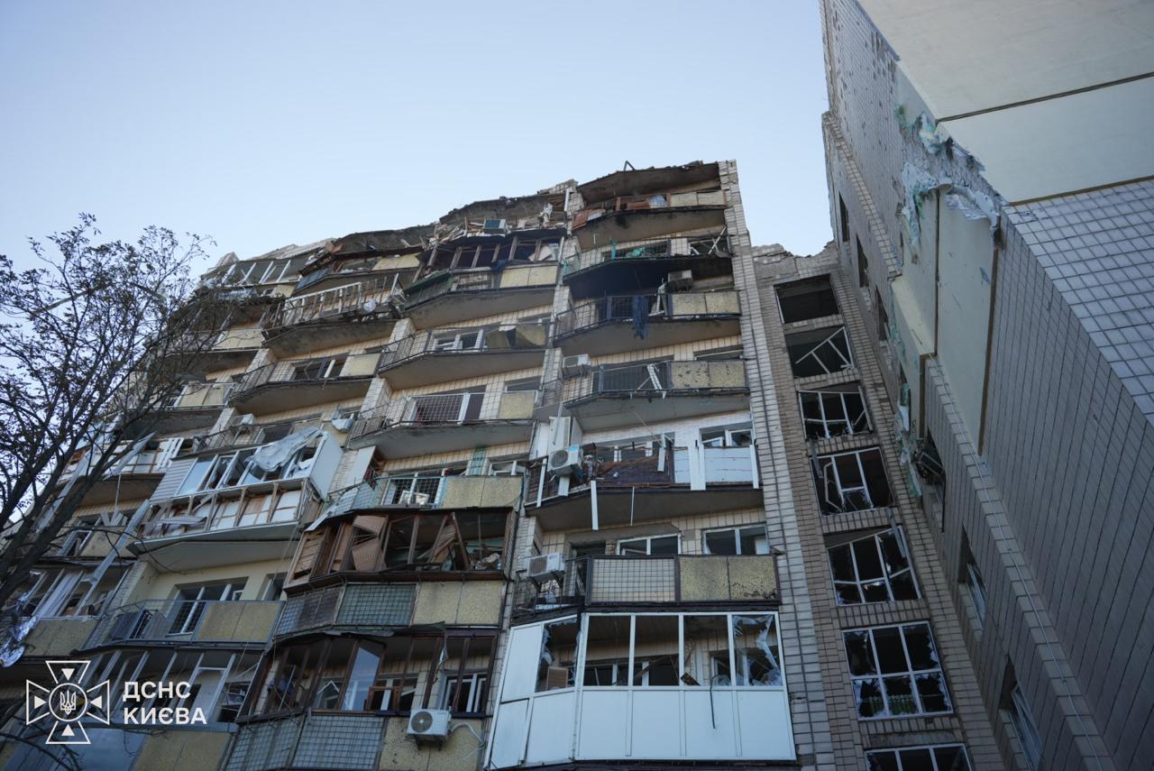 Apartment building damaged from a massive Russian aerial attack on Kyiv, Ukraine, 20 August 2026. Photo: Ukraine's State Emergency Service