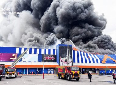 Fire at a shopping center in Zaporizhzhia, Ukraine, following a Russian drone strike on 28 August 2026. Photo: Ukraine’s State Emergency Service
