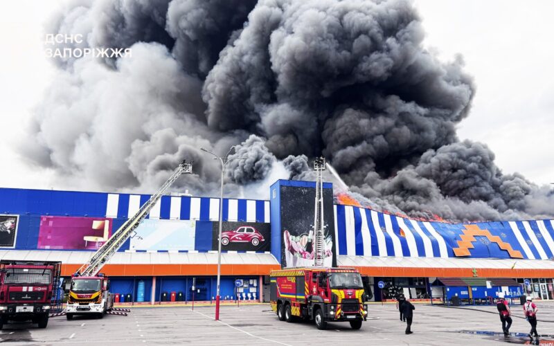 Fire at a shopping center in Zaporizhzhia, Ukraine, following a Russian drone strike on 28 August 2026. Photo: Ukraine’s State Emergency Service