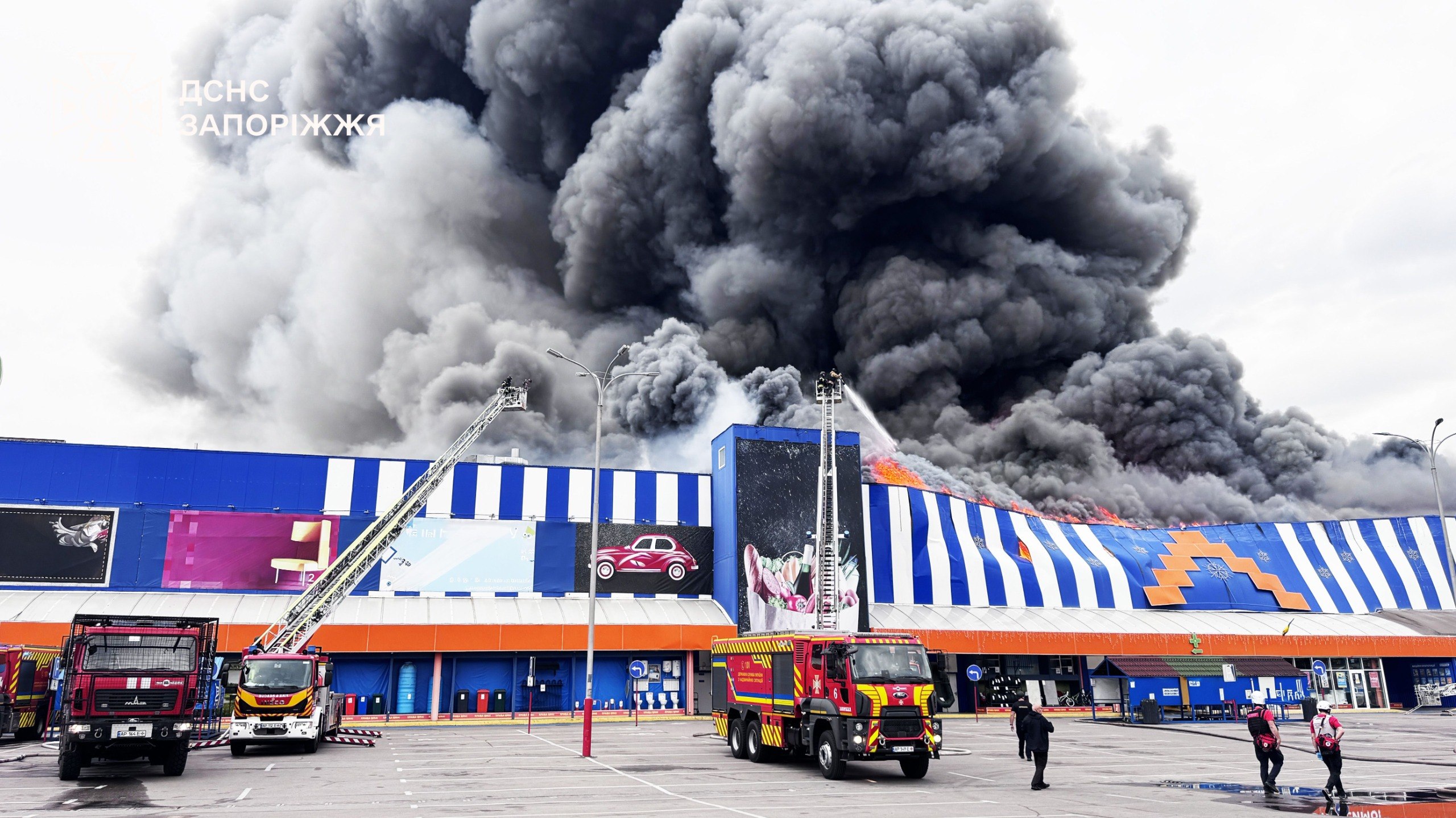 Fire at a shopping center in Zaporizhzhia, Ukraine, following a Russian drone strike on 28 August 2026. Photo: Ukraine’s State Emergency Service