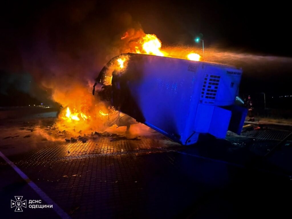 Food truck on fire near Reni
