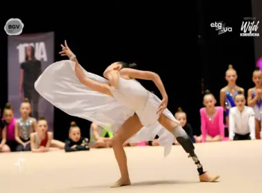 Ukrainian girl gymnast on prothesis