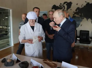 Vladimir Putin visits Etorofu island,