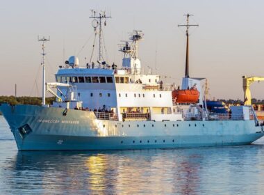 norway sent 69 stranded russians home kept ship under arrest ukraine · post professor molchanov russian expedition cruise owned russia's state weather monitoring agency cruisemapper 1681-f5441e84d27 (1) news ukrainian reports