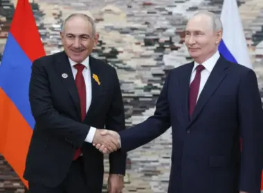 Nikol Pashinyan and Vladimir Putin meet in Bishkek