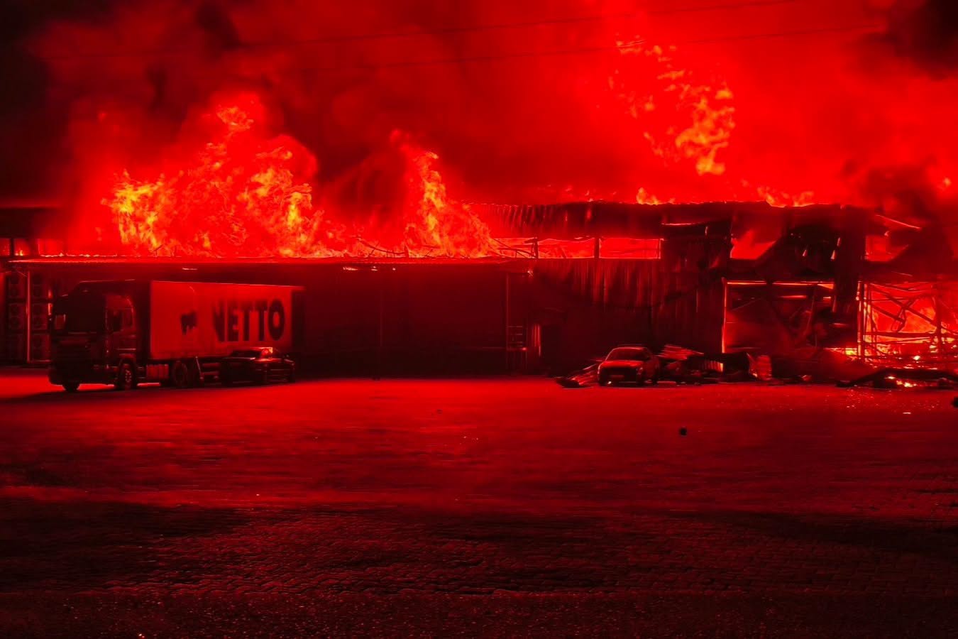 Aftermath of Russian strikes on a Nova Poshta warehouse in Sviatopetrivske near Kyiv on 28 August 2026. Photo: Anton Ovsienko/Facebook