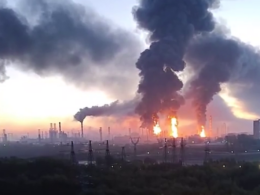 Smoke over Moscow after a mass Ukrainian drone attack on an oil refinery and logistics facility, 20 September 22026. Screenshot from video: Zelenskyy