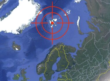 Svalbard in the crosshairs on a map. Collage: Euromaidan Press