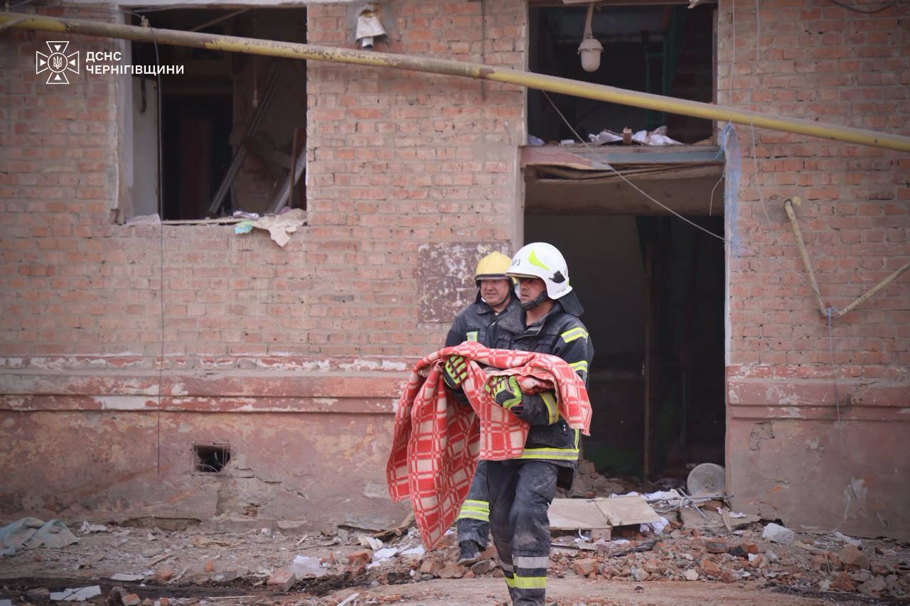 Ukrainian rescuers in Chernihiv Oblast on 7 October 2026. Source: The State Emergency Service of Ukraine