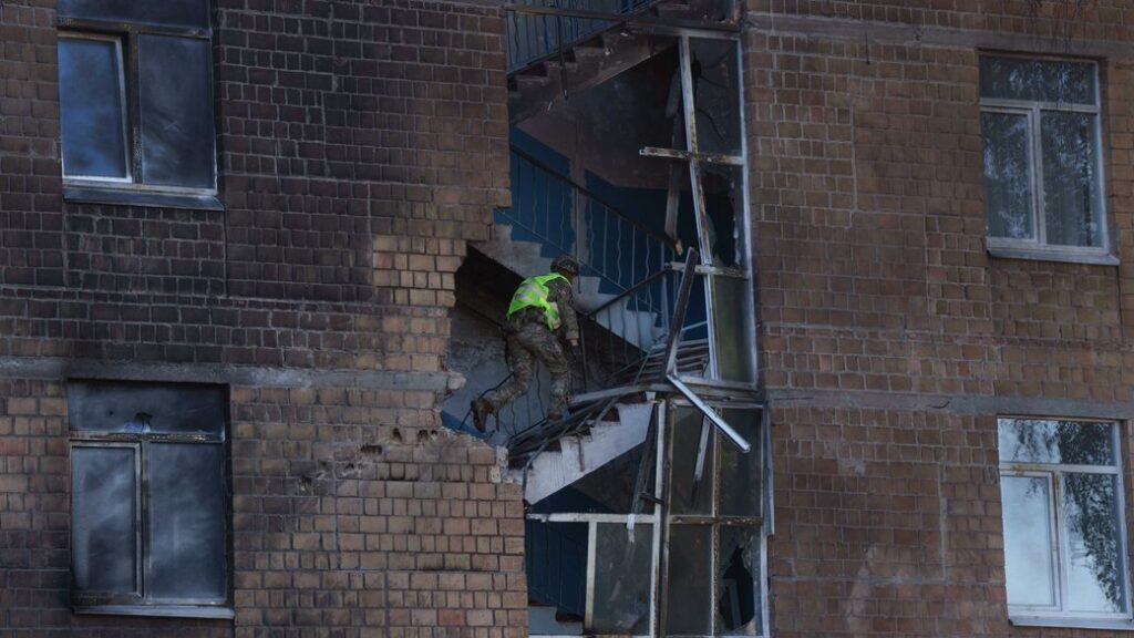 Aftermath of the Russian attack on a school in Kyiv’s Solomianskyi district, 1 October 2026. Suspilne News/Oleksandr Mahula