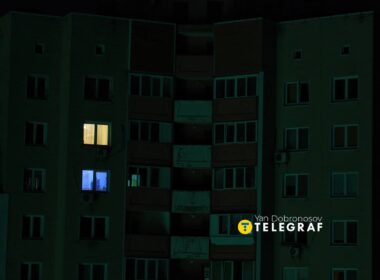 Kyiv building during a blackout following Russian attacks on energy infrastructure, 7 October 2026. Photo: Yan Dobronosov