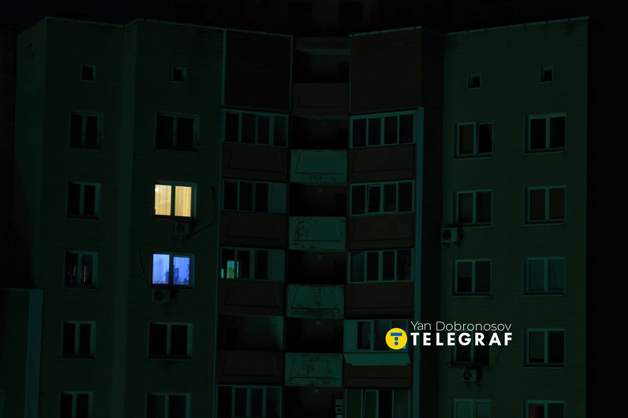 Kyiv building during a blackout following Russian attacks on energy infrastructure, 7 October 2026. Photo: Yan Dobronosov